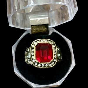 Heidi Daus Elegant Red Gemstone & Swarovski Crystal Ring. Sz 6. NWOT
